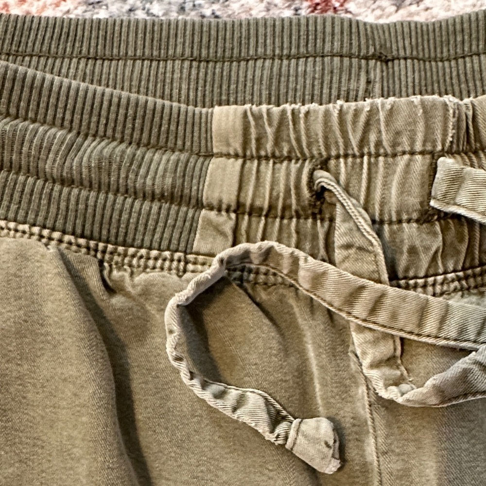 Aerie Khaki Olive Women’s Cargo Jogger Pants - Picture 9 of 9